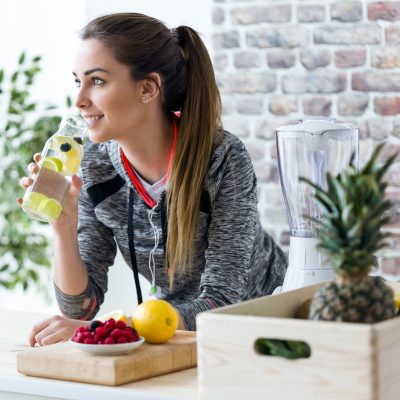 Bienfaits pour la santé : Vérité ou idée reçue sur le verre d'eau citronnée le matin ?