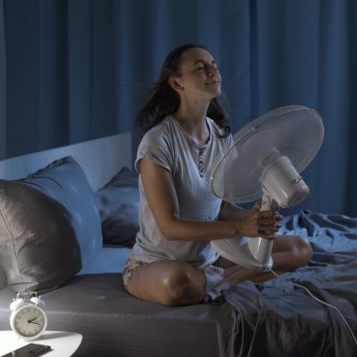 Comment survivre à la canicule : pourquoi dormir avec un ventilateur n'est pas une bonne idée ?