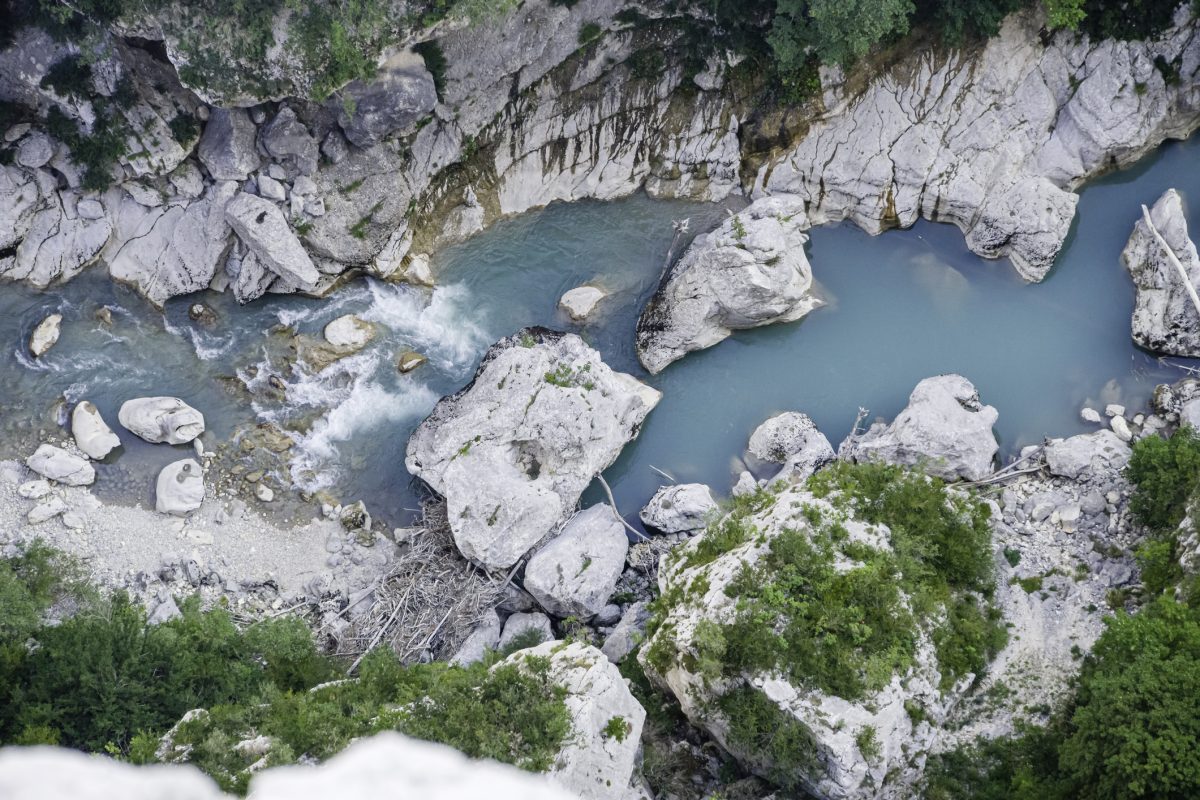 Découvrez les 10 plus belles piscines naturelles de France : une invitation à la détente !
