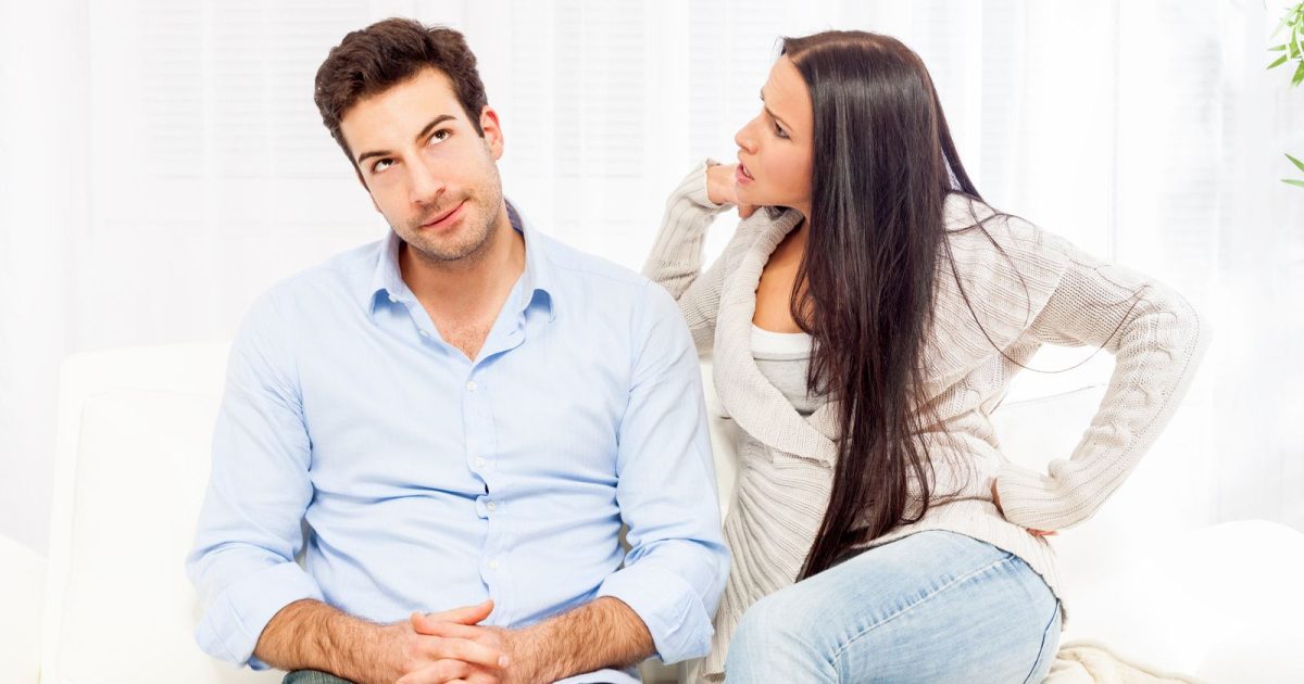 10 choses que les hommes font dans les relations que les femmes détestent secrètement